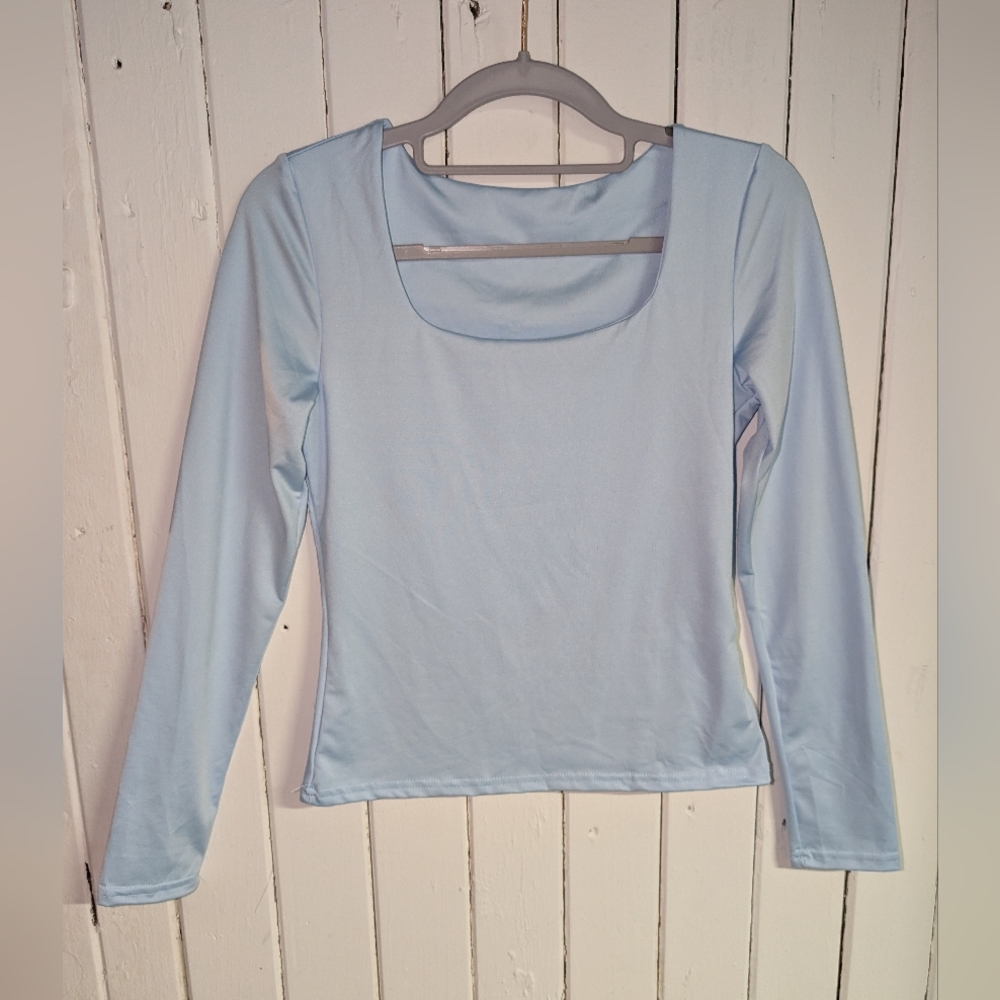 🩵 Light Blue Fitted & Stretchy Long Sleeve Women's Top EUC
